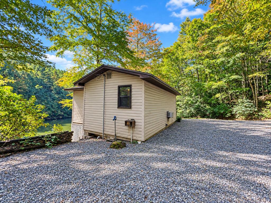 414 Bear Lake Circle