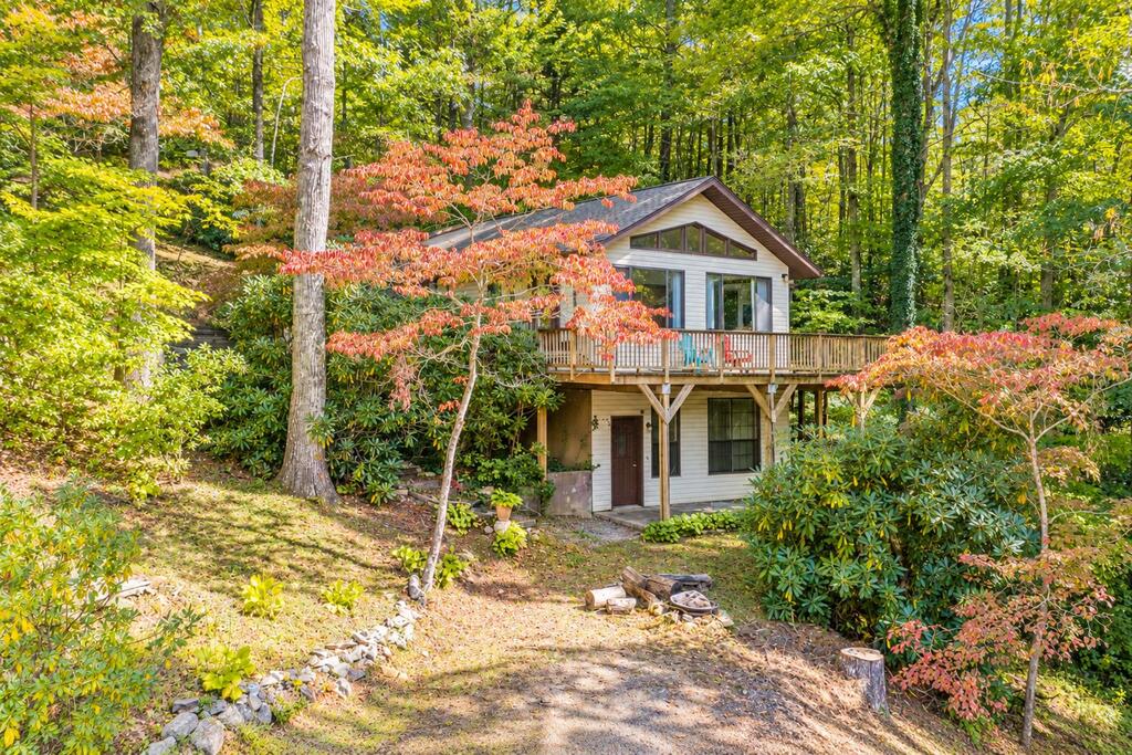 Photo of 414 Bear Lake Circle, Whittier, NC 28789 (MLS # 26048730)