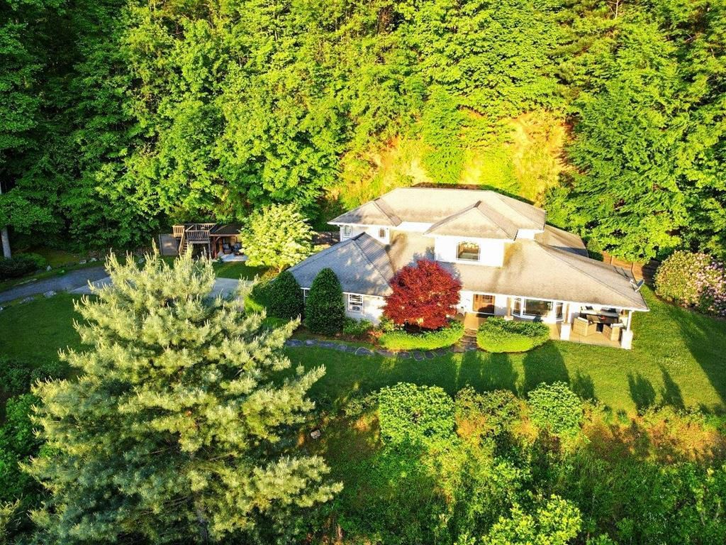 Photo of 336 Berry Ln, Bryson City, NC 28713 (MLS # 26042443)