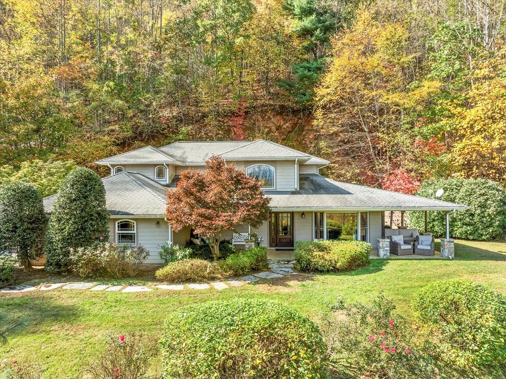 Photo of 336 Berry Ln, Bryson City, NC 28713 (MLS # 26042443)