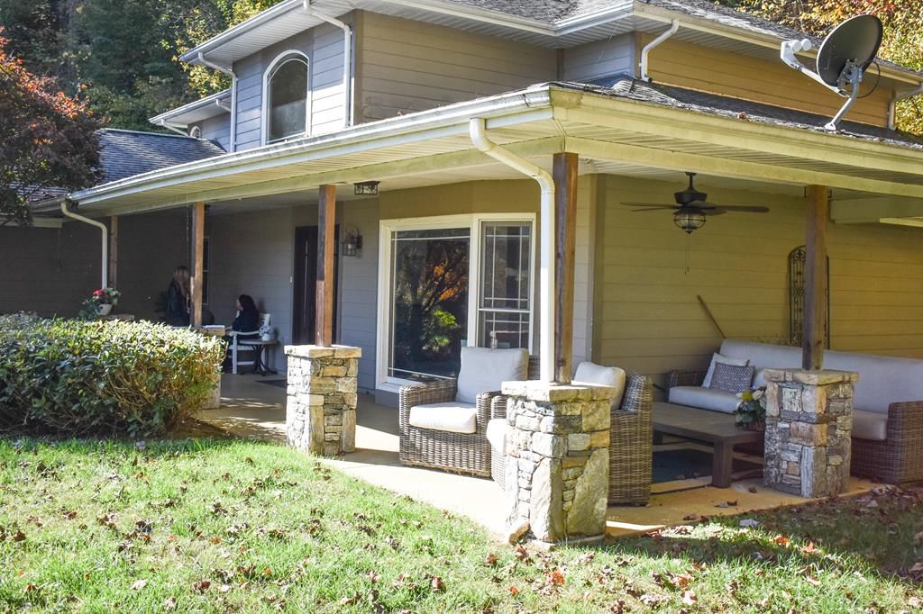 Photo of 336 Berry Ln, Bryson City, NC 28713 (MLS # 26042443)