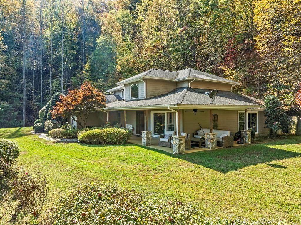 Photo of 336 Berry Ln, Bryson City, NC 28713 (MLS # 26042443)