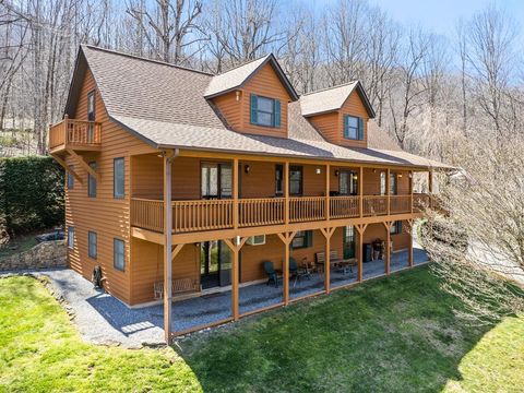 Photo of 89 Stump Ln, Maggie Valley, NC 28751 (MLS # 26046747)