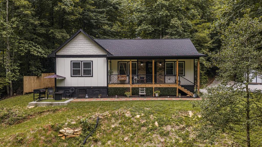 Photo of 33 S Mesa Rd, Whittier, NC 28789 (MLS # 26048063)