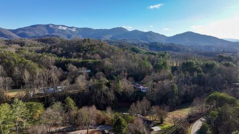 Photo of 53 Dakota Way, Bryson City, NC 28713 (MLS # 26042061)