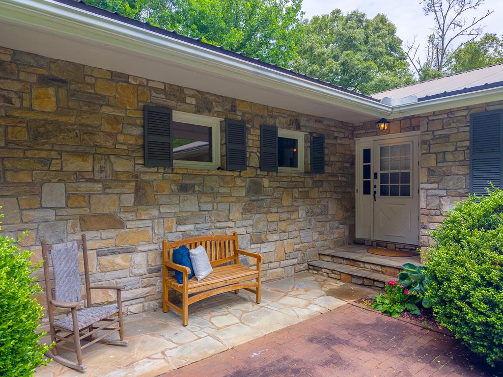 603 Hemlock Hills Dr