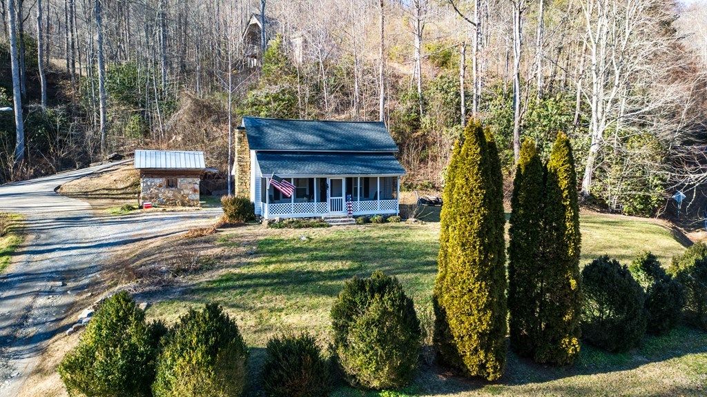 Photo of 10 Chigger Ridge, Sylva, NC 28770 (MLS # 26046544)