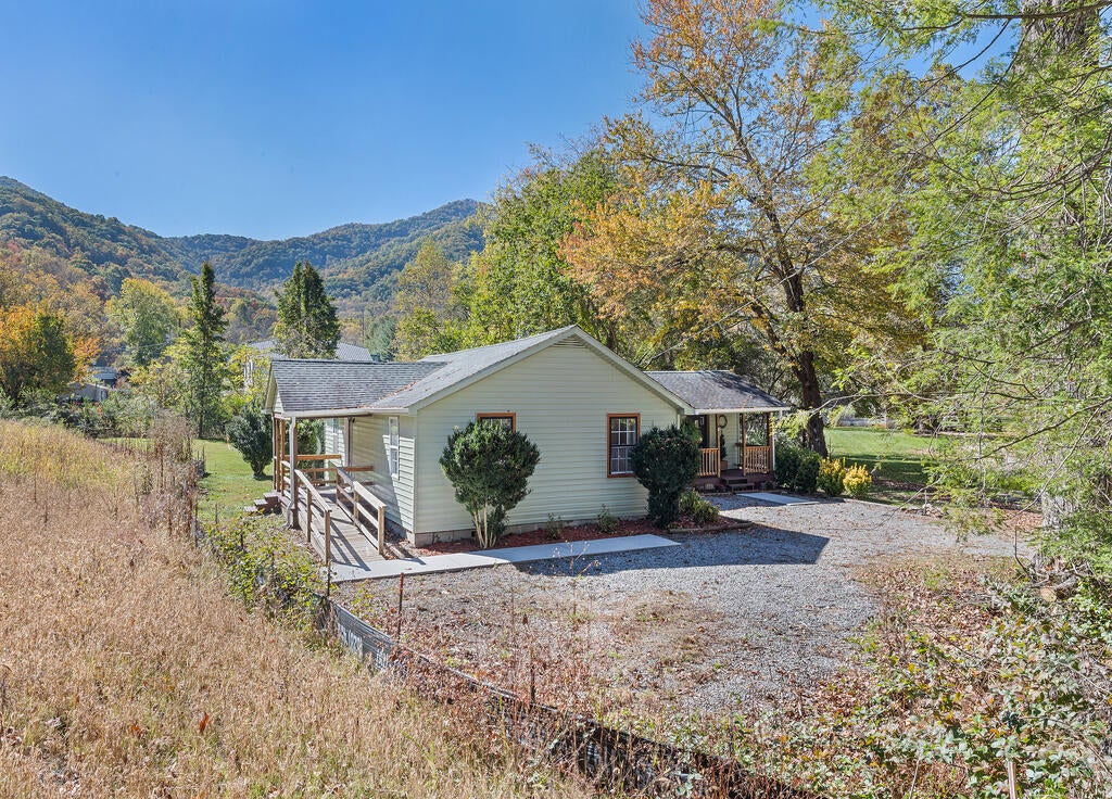Photo of 179 Jonathan Creek Rd, Waynesville, NC 28785 (MLS # 26048886)