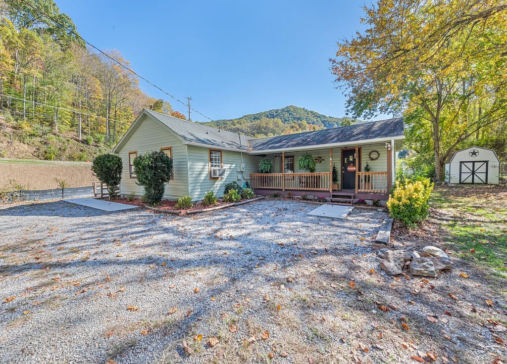 Photo of 179 Jonathan Creek Rd, Waynesville, NC 28785 (MLS # 26048886)