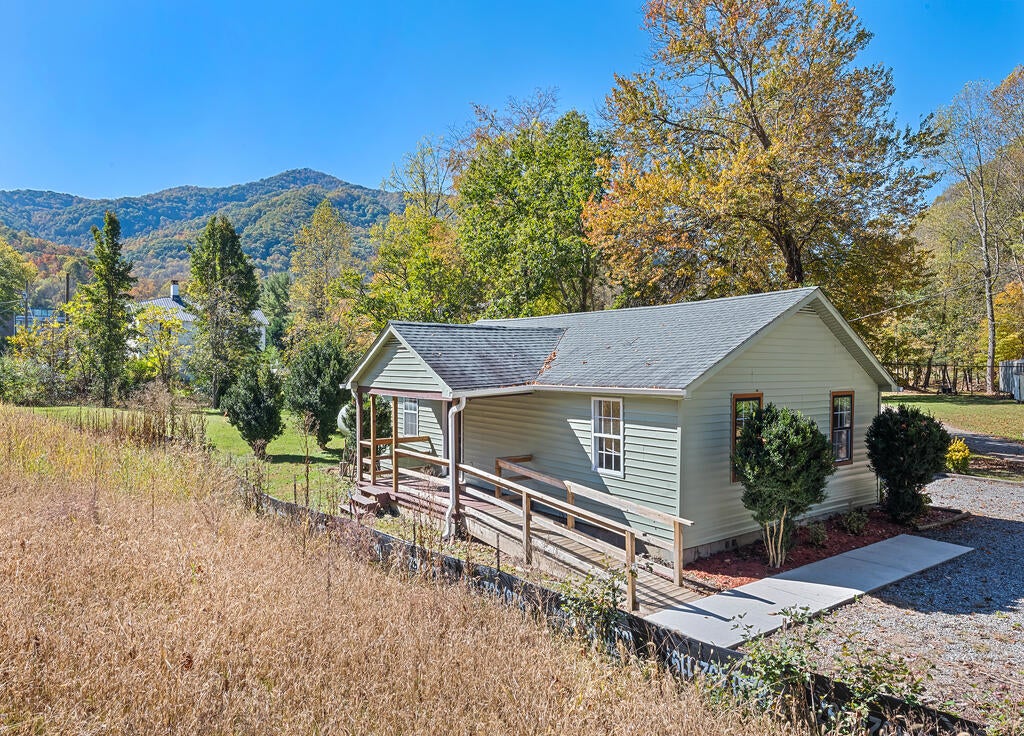 Photo of 179 Jonathan Creek Rd, Waynesville, NC 28785 (MLS # 26048886)