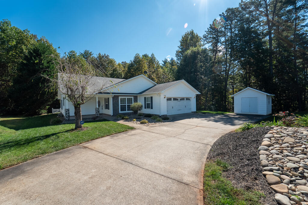 32 Coventry Circle East