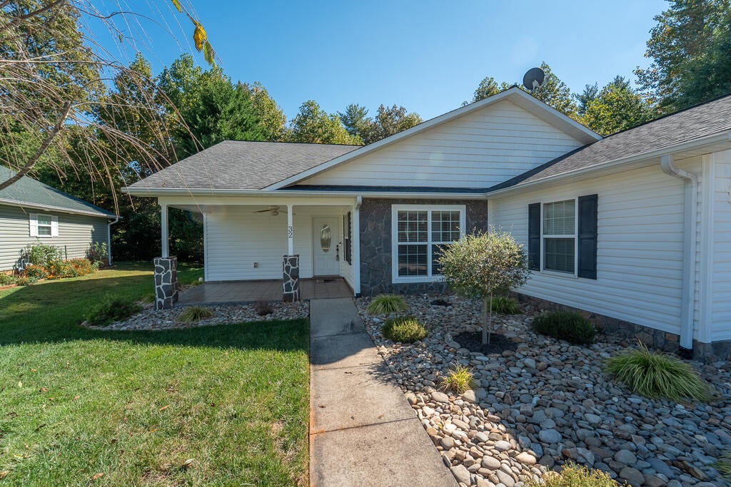 32 Coventry Circle East