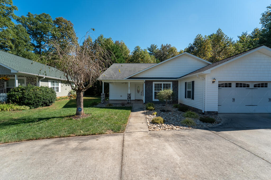 32 Coventry Circle East