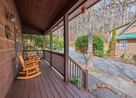 Photo of 41 Trapper Ln, Waynesville, NC 28785 (MLS # 26046946)