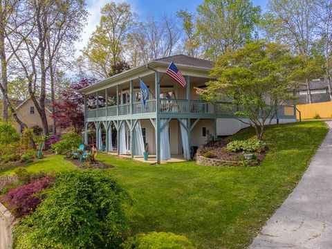 Photo of 218 Lakeshore Drive, Hayesville, NC 28904 (MLS # 26047211)