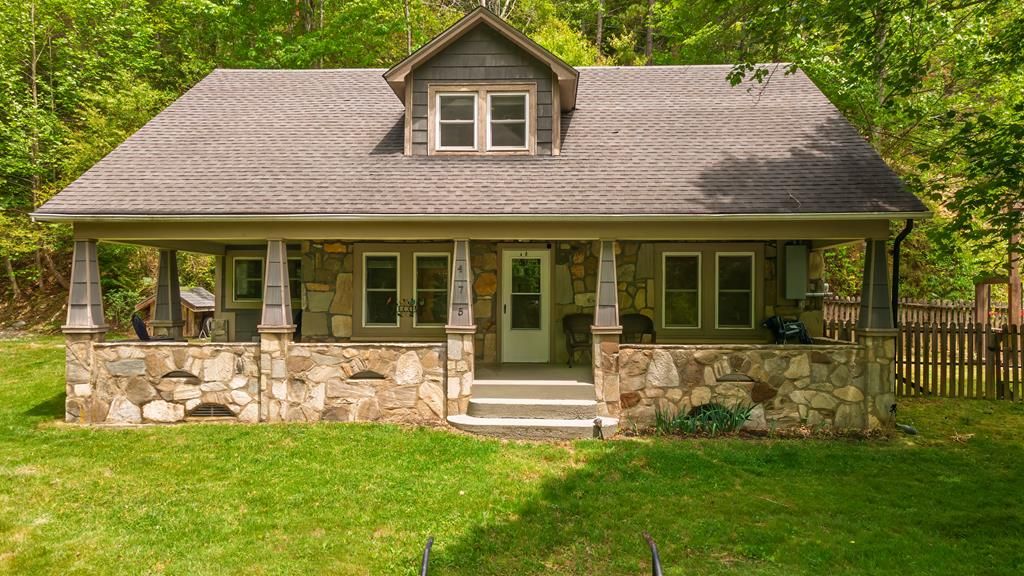 Photo of 34 Coosa Ridge Dr, Whittier, NC 28789 (MLS # 26047166)