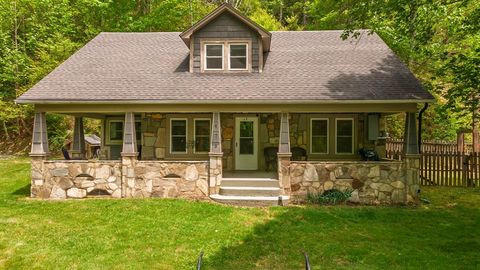 Photo of 34 Coosa Ridge Dr, Whittier, NC 28789 (MLS # 26047166)