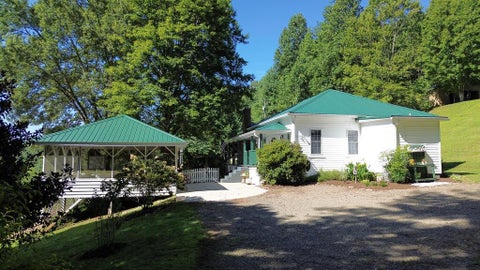Photo of 638 Windy Poplar Road, Franklin, NC 28734 (MLS # 26048353)