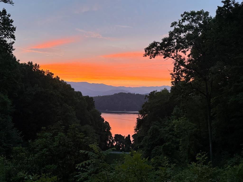 Photo of 414 Trails End Rd, Bryson City, NC 28713 (MLS # 26046625)