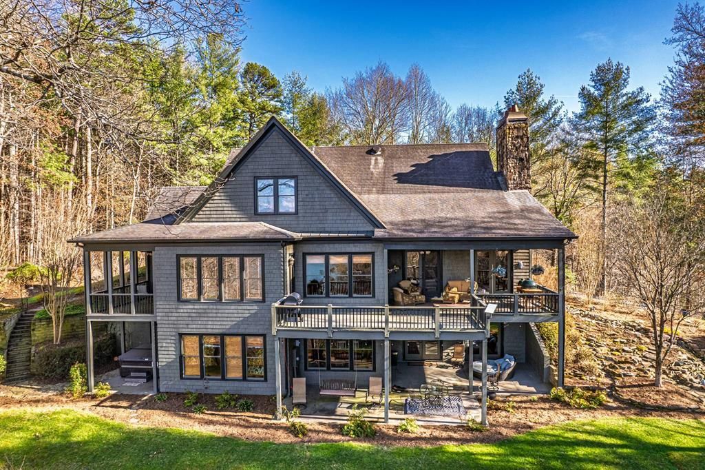 Photo of 414 Trails End Rd, Bryson City, NC 28713 (MLS # 26046625)