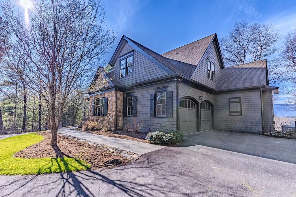 Photo of 414 Trails End Rd, Bryson City, NC 28713 (MLS # 26046625)