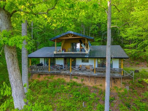 Photo of 275 Mountain Laurel Drive, Franklin, NC 28734 (MLS # 26047221)