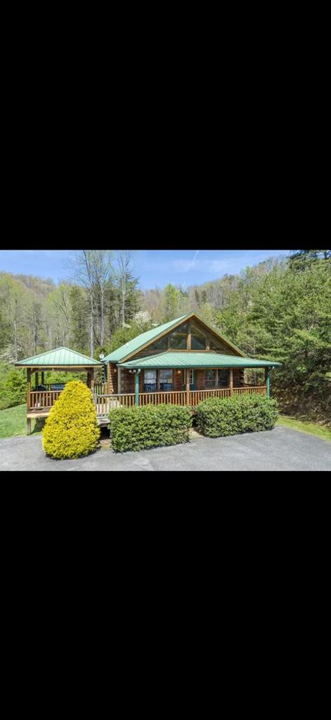 Photo of 31 Slow Lane, Whittier, NC 28789 (MLS # 26042054)