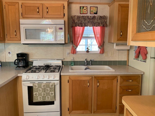 Bryson City, North Carolina 28713, United States, 1 Bedroom Bedrooms, ,1 BathroomBathrooms,Residential,Pending,109926