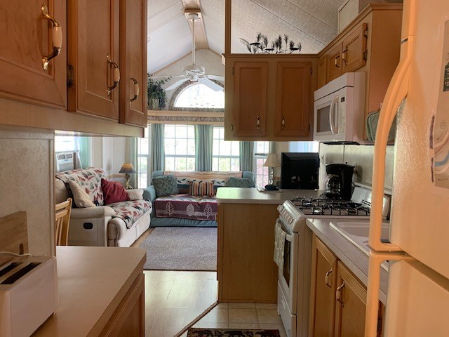 Bryson City, North Carolina 28713, United States, 1 Bedroom Bedrooms, ,1 BathroomBathrooms,Residential,Pending,109926