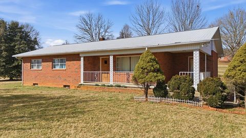 Photo of 146 Panorama Drive, Franklin, NC 28734 (MLS # 26045308)