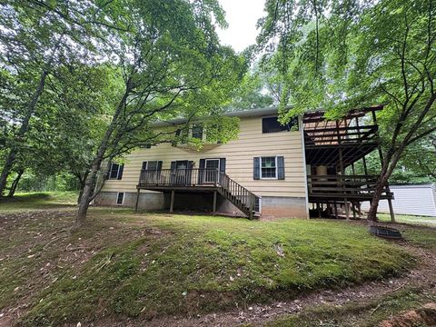 Photo of 262 Jordan Rd, Bryson City, NC 28713 (MLS # 26047532)