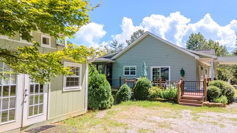 Photo of 4908 Rose Creek, Franklin, NC 28734 (MLS # 26041585)
