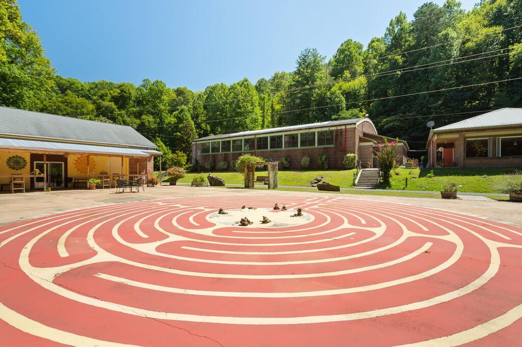 Photo of 504 Mountain View School Rd, Robbinsville, NC 28771 (MLS # 26048545)