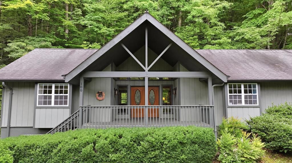 Photo of 100 Foresthill Lane, Whittier, NC 28789 (MLS # 26047675)