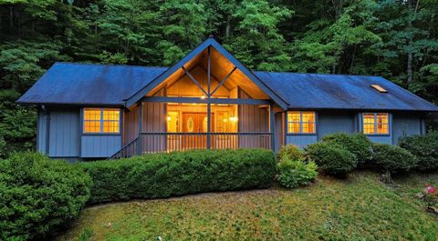 Photo of 100 Foresthill Lane, Whittier, NC 28789 (MLS # 26047675)