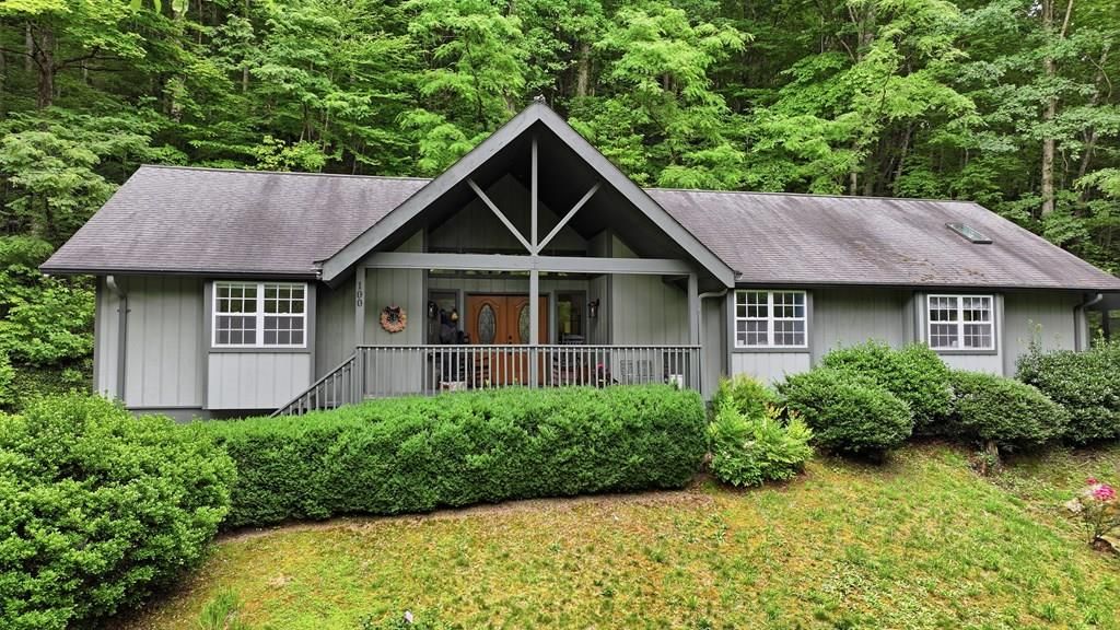 Photo of 100 Foresthill Lane, Whittier, NC 28789 (MLS # 26047675)