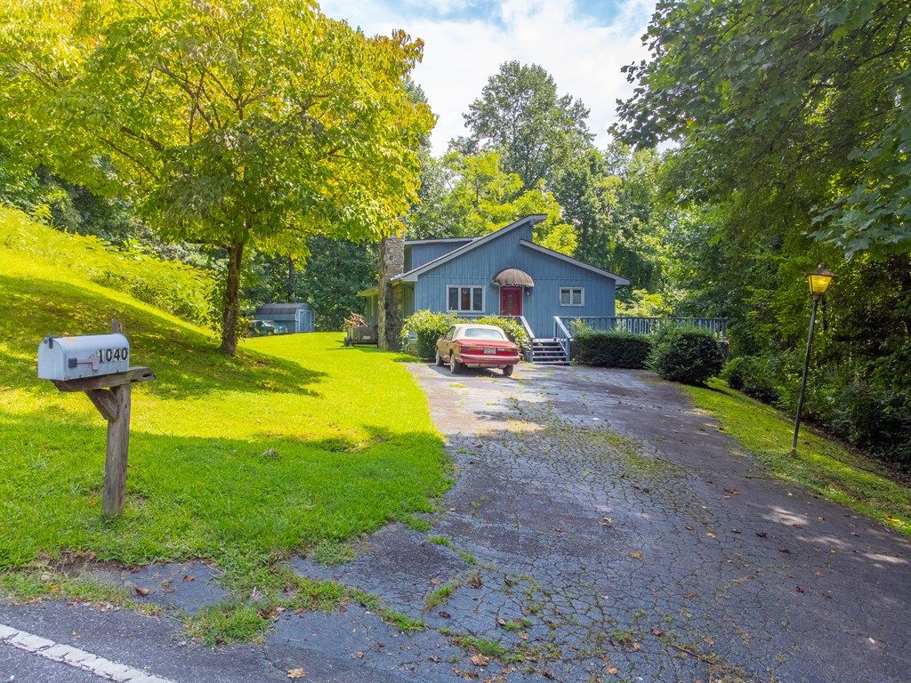 Photo of 1040 Kitchens Branch Rd, Sylva, NC 28779 (MLS # 26042098)