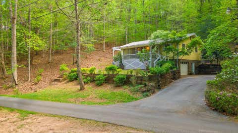 Photo of 587 Lakeside Cir, Franklin, NC 28734 (MLS # 26047065)