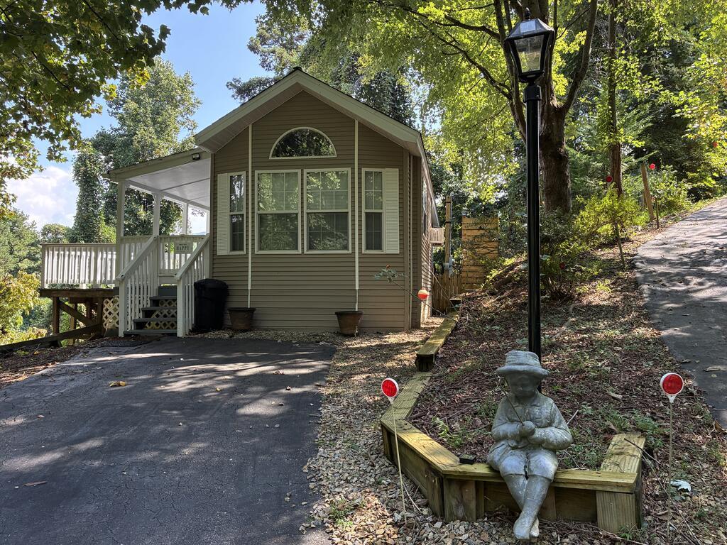 Photo of 48 Homestead Ave, Bryson City, NC 28713 (MLS # 26048547)