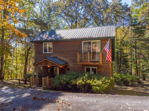 Photo of 1028 Carl Slagle Rd, Franklin, NC 28734 (MLS # 26042405)