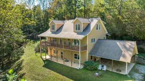 Photo of 349 Nickajack Rd, Franklin, NC 28734 (MLS # 26042320)