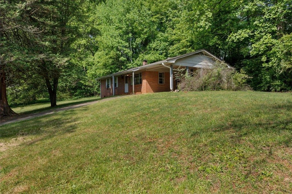 Photo of 156 Old Sweetwater Rd, Robbinsville, NC 28771 (MLS # 26047258)