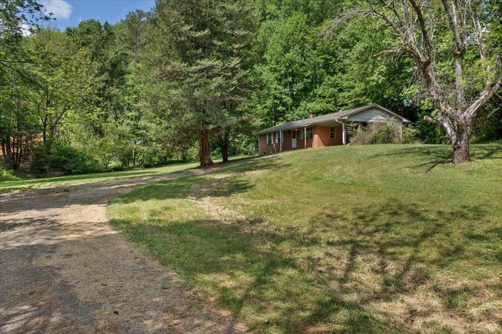 Photo of 156 Old Sweetwater Rd, Robbinsville, NC 28771 (MLS # 26047258)