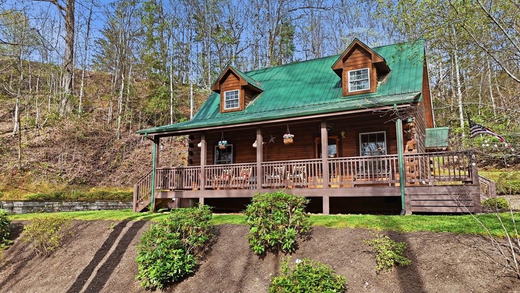 Photo of 105 Rising Ridge Rd, Whittier, NC 28789 (MLS # 26046865)