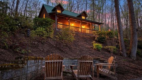 Photo of 105 Rising Ridge Rd, Whittier, NC 28789 (MLS # 26046865)