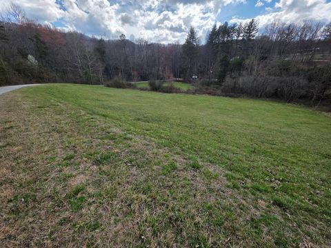 Photo of Lot # 52 Porter Creek Dr, Franklin, NC 28734 (MLS # 26046531)