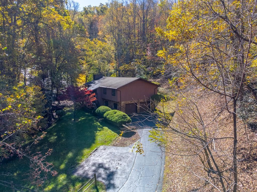 Photo of 495 Savannah Dr, Sylva, NC 28779 (MLS # 26042552)
