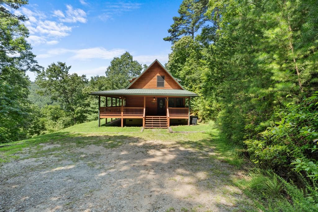 Photo of 55 Kirkland Mountain Ln, Bryson City, NC 28713 (MLS # 26041519)