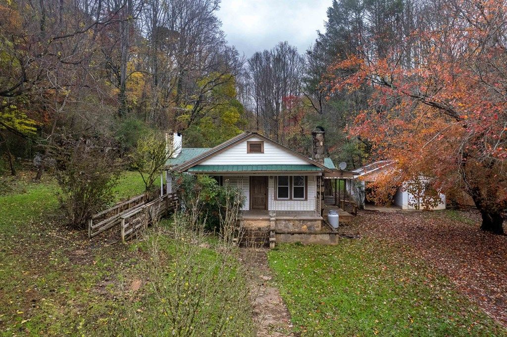 Photo of 121 Harris Cir, Sylva, NC 28779 (MLS # 26042575)