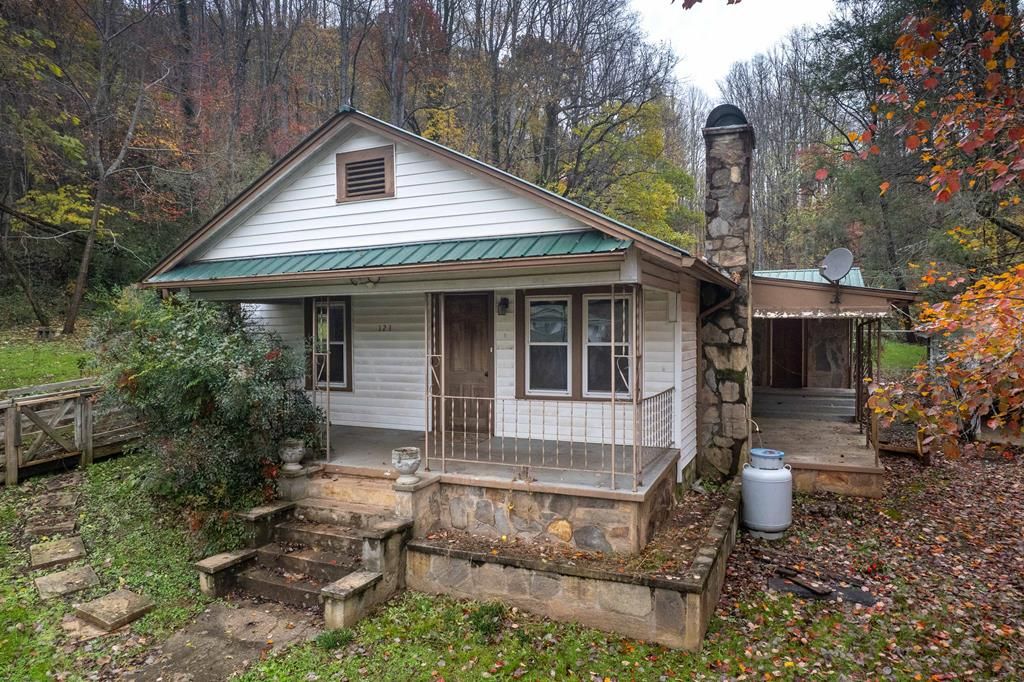 Photo of 121 Harris Cir, Sylva, NC 28779 (MLS # 26042575)